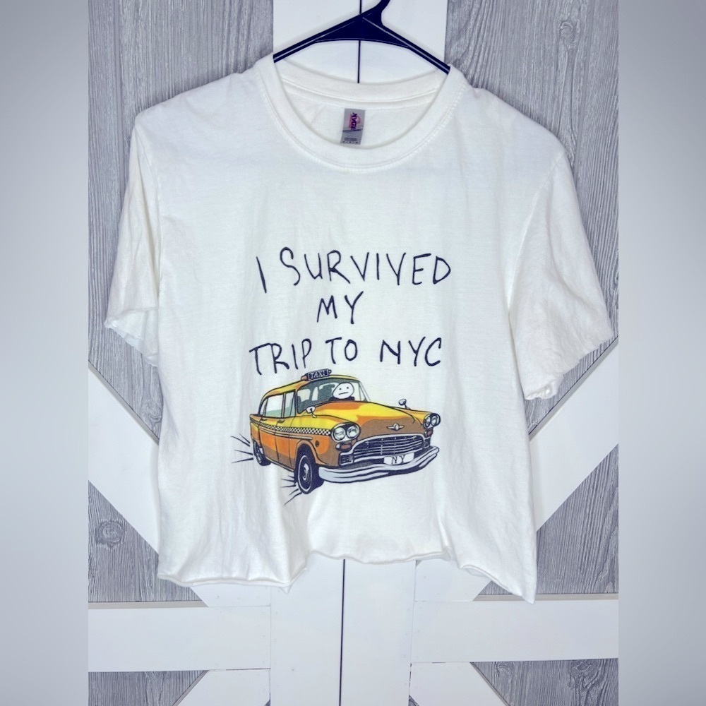 BAG159. “I Survived My Trip to NYC” cut off tee Medium - Picture 2 of 4